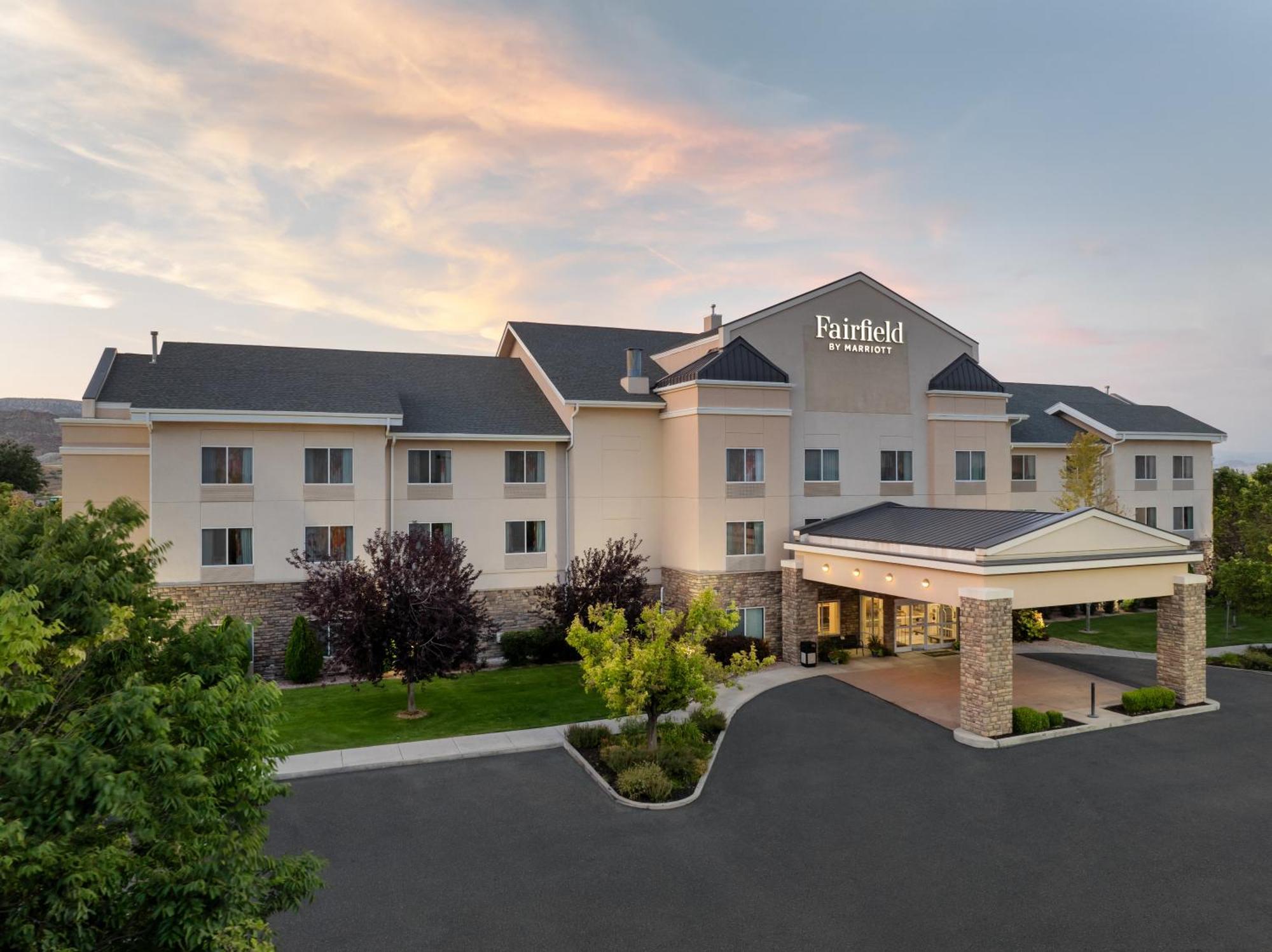 Fairfield Inn & Suites ריצ'פילד מראה חיצוני תמונה