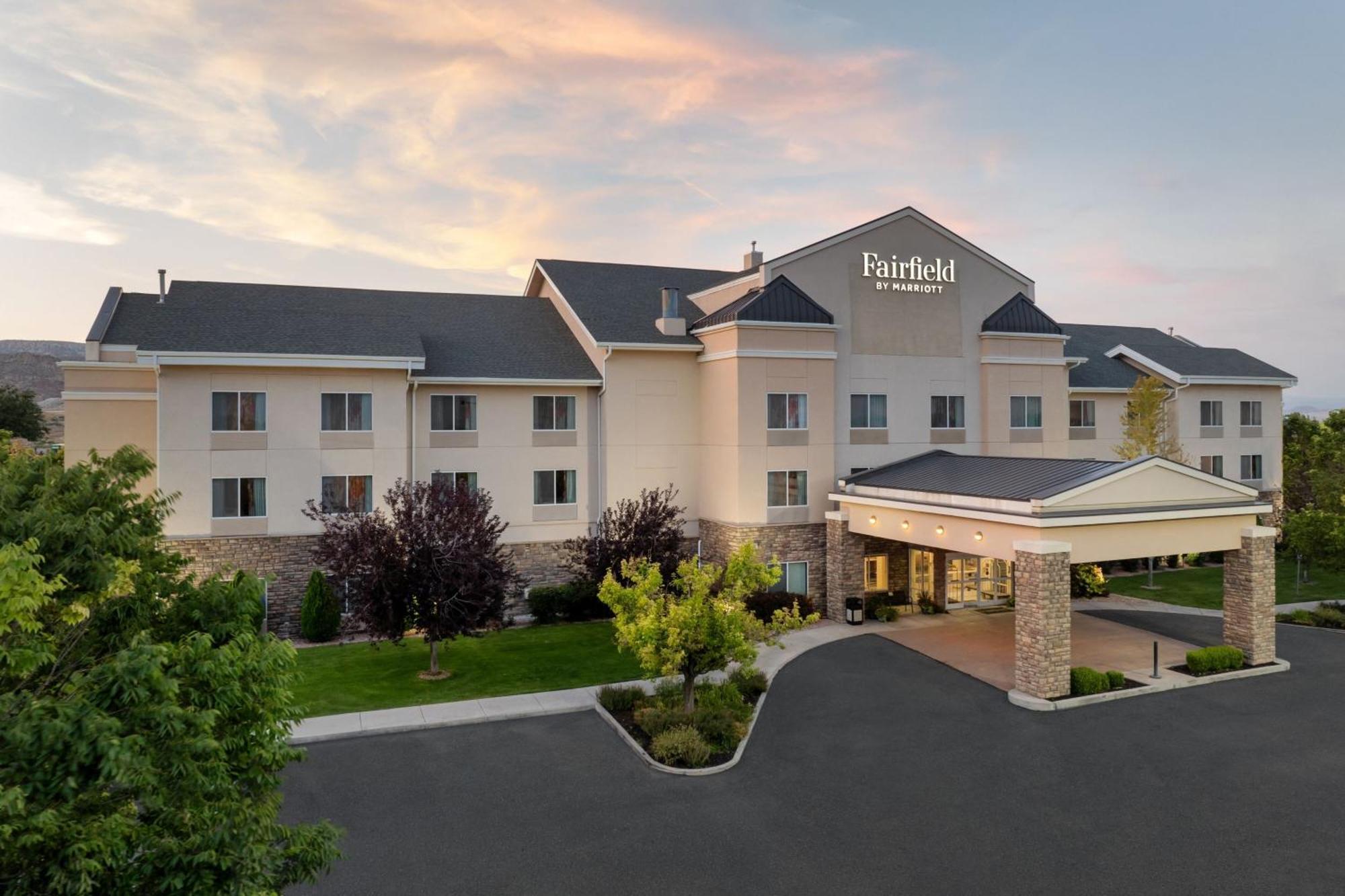 Fairfield Inn & Suites ריצ'פילד מראה חיצוני תמונה